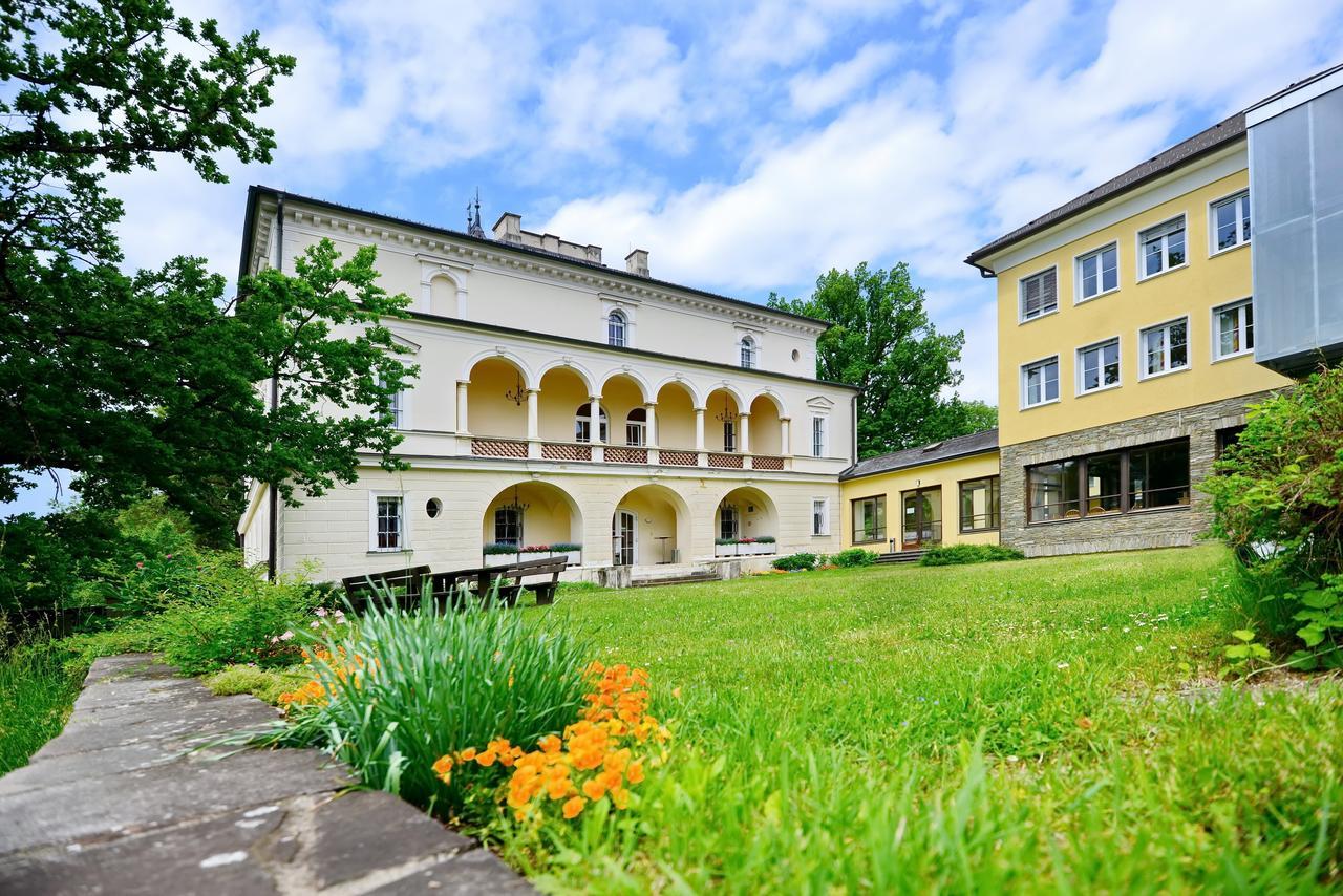 Hotel Bildungshaus Schloss Krastowitz Klagenfurt am Wörthersee Exterior foto